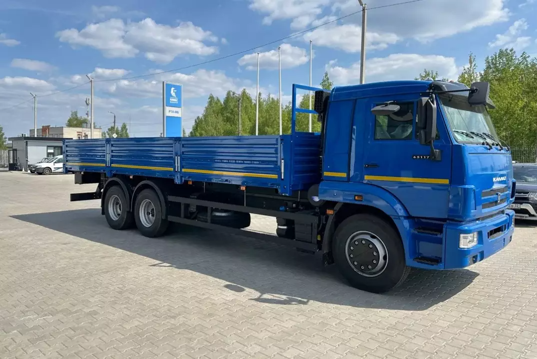 Бортовой автомобиль