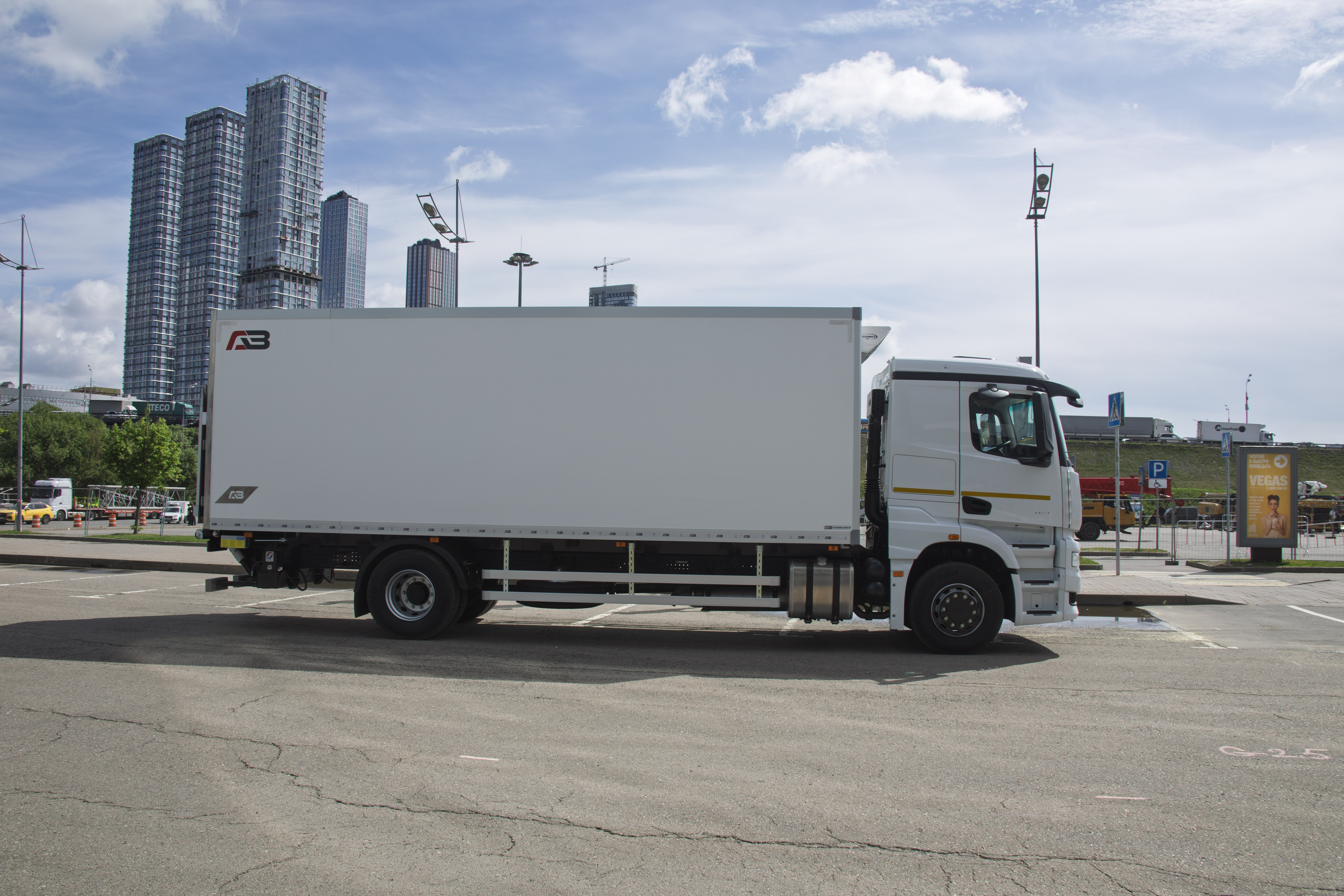 Фургон-рефрежиратор 1783Е2 на шасси KAMAZ-53251